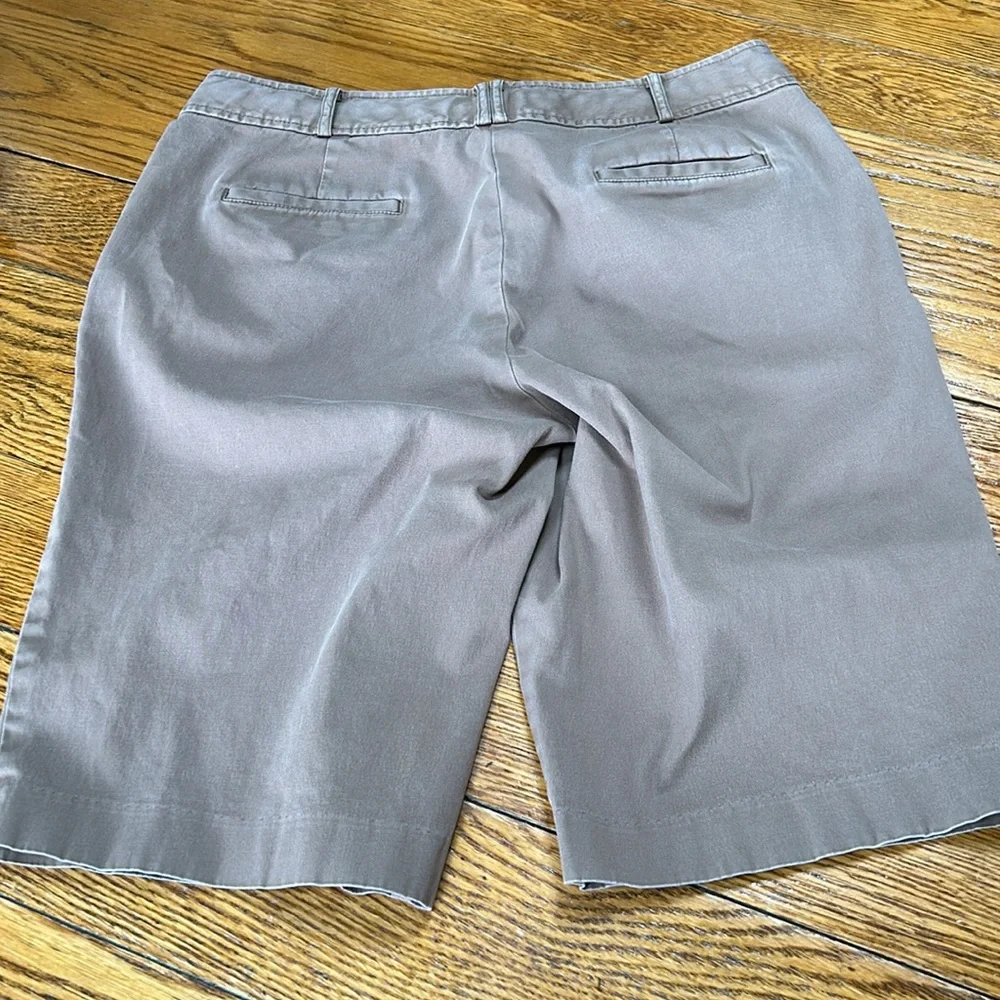 Talbots Bermuda shorts, brown, Size 10. Good condition.